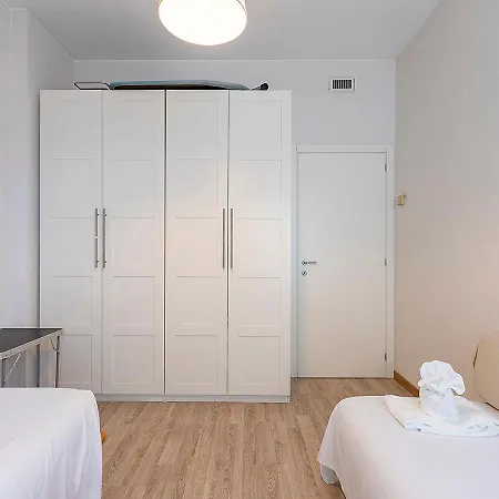 Attico Con Terrazzo - - Duomo 10 Min Apartment